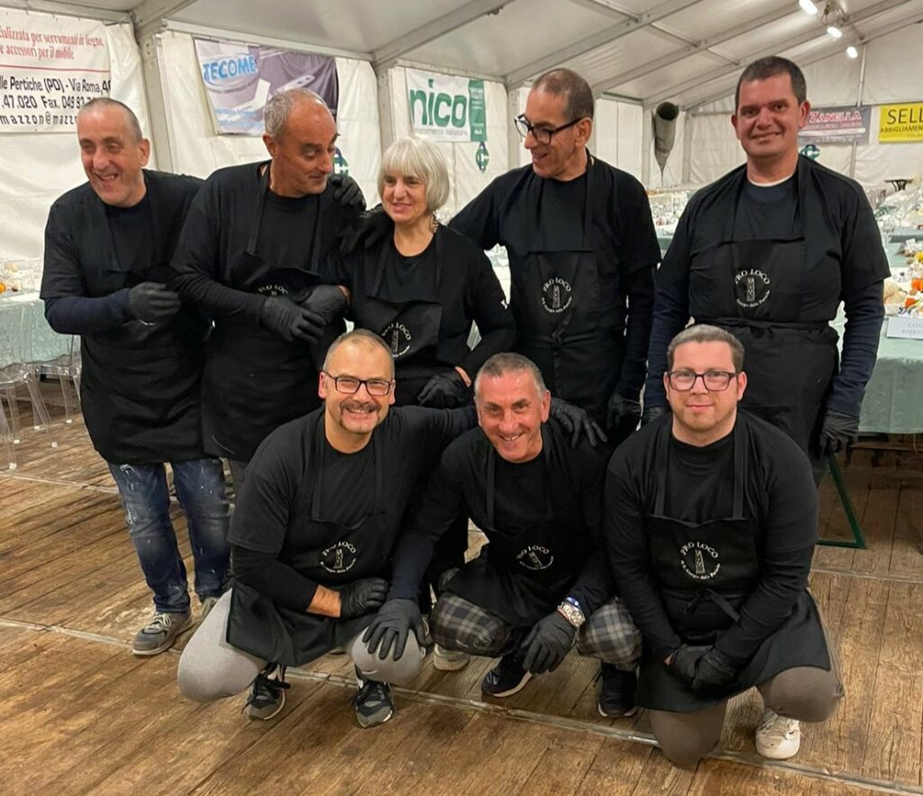 La_nuova_squadra_di_camerieri_del_Gruppo_Appartamento