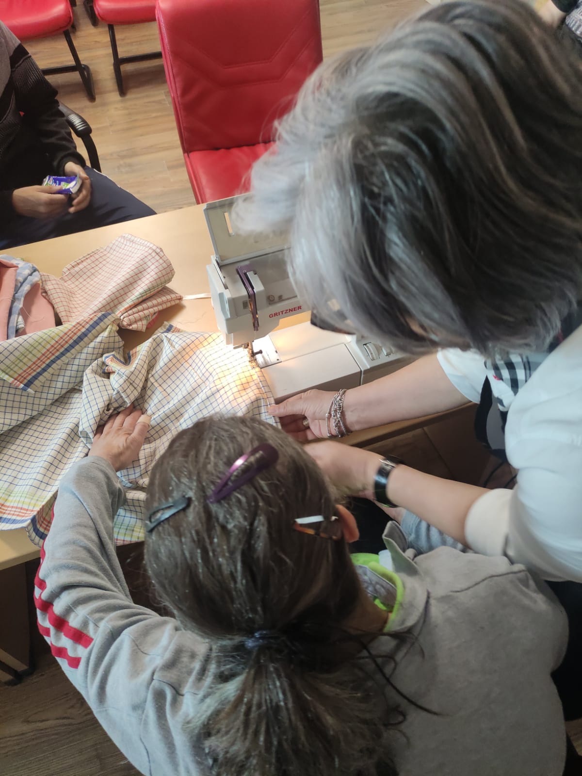 Al Centro Diurno Il Graticolato tutti sarti per un giorno! Al Centro Diurno Il Graticolato tutti sarti per un giorno!