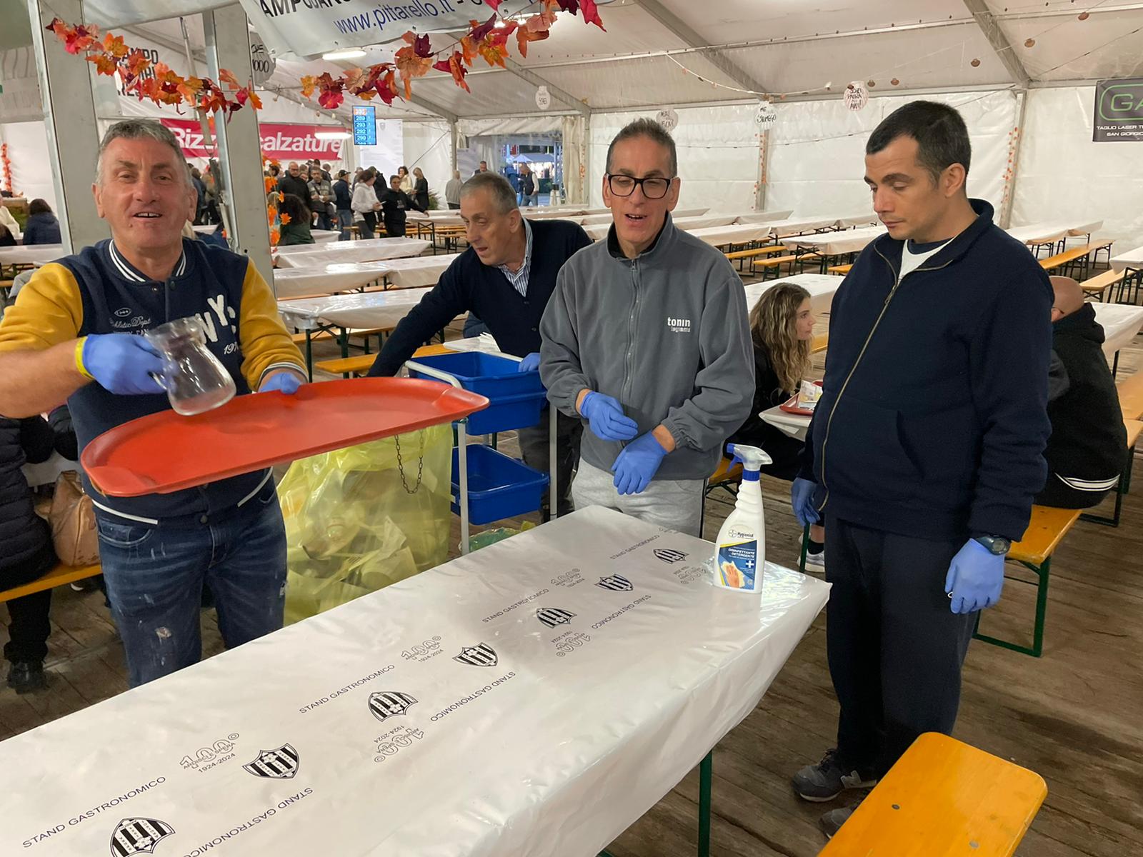 Voi “Fieri di servire alla Fiera”, noi fieri di voi! Voi “Fieri di servire alla Fiera”, noi fieri di voi!